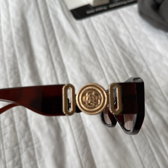 Designer inspired brown on brown classy and gorgeous sunglasses - Picture 5 of 5